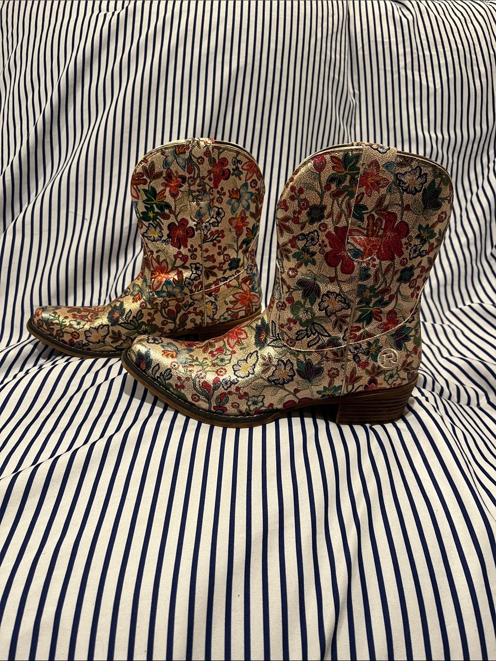 Roper women’s Ingrid floral Western boots size 9